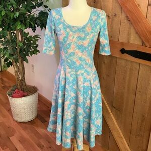 Woman’s LULAROE Midi Dress. Rounded Neckline. Short Sleeve M Size Medium